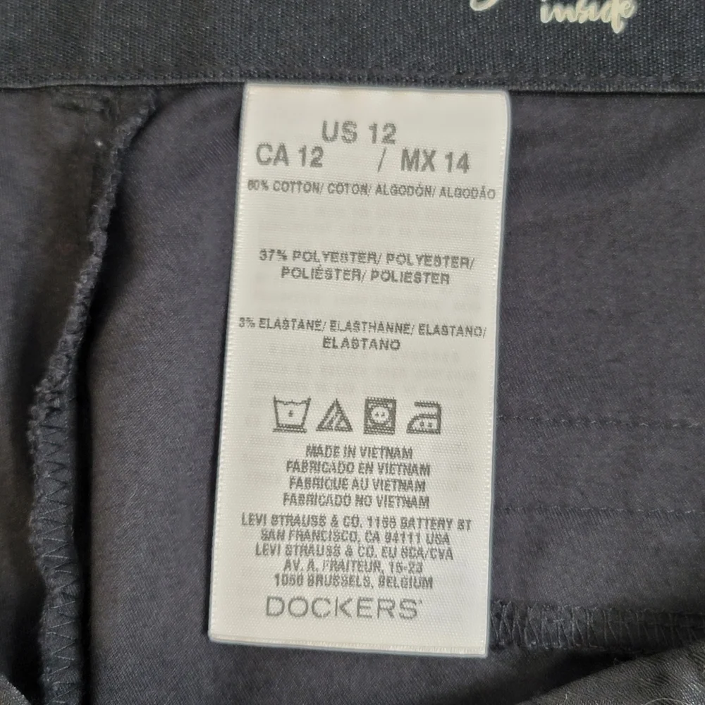 Dockers Womens Capri Pants Size 12 Denim look Truly Slimming Slim Fit